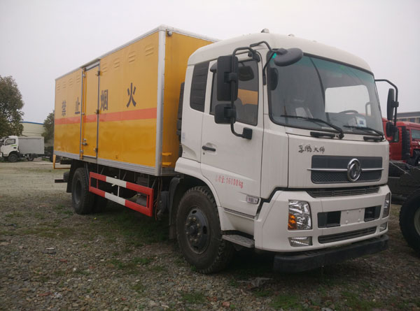 東風(fēng)天錦9.99噸6.2米火工品運(yùn)輸車(chē)