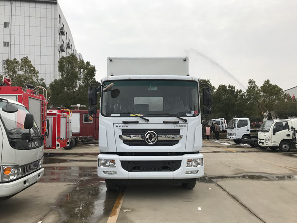 東風(fēng)6.2米10.8噸易燃?xì)怏w廂式運(yùn)輸車