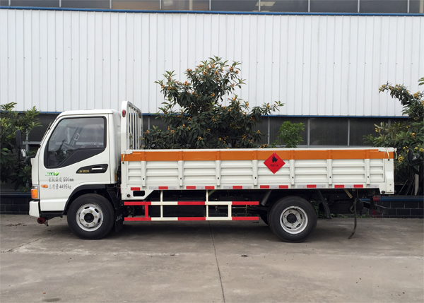 江淮駿鈴4.1米1.1噸藍(lán)牌氣瓶運輸車