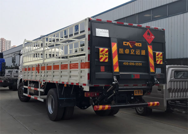解放6.8米11噸氣瓶運(yùn)輸車(chē)